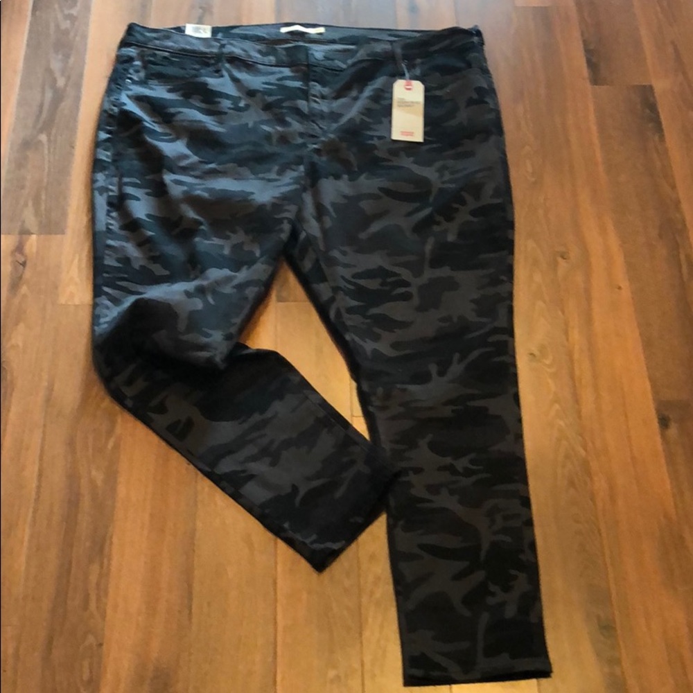 🆕Levi's Plus 721 High-Rise Skinny Black Camo 26W - Picture 2 of 13